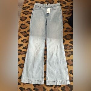SPANX Ladies Relaxed Light Denim Jeans
Never worn tags on